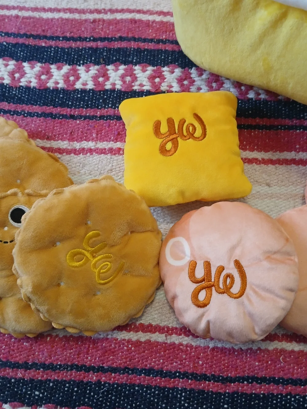 Kidrobot Yummy‎ World Zoey & The YumYumables XL Interactive Plush Sensory Plush